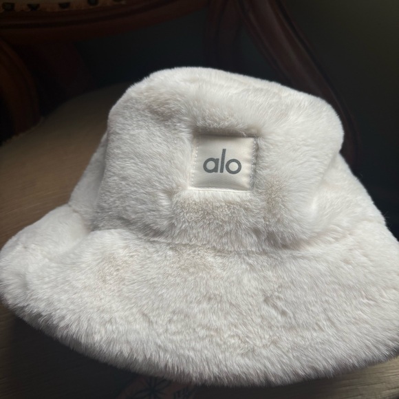 ALO Yoga Accessories - ALO Yoga Plush Faux-Fur Bucket Hat in Cream
